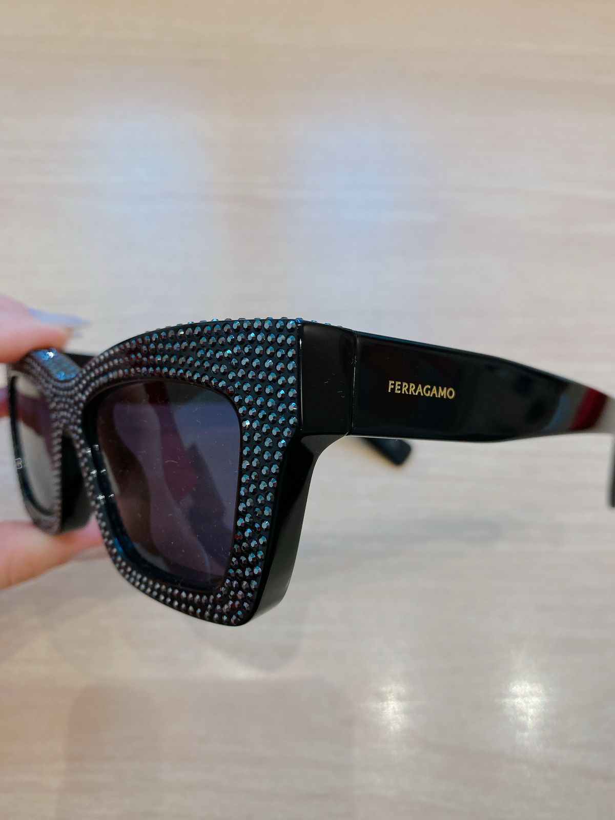 Óculos brilhos Ferragamo