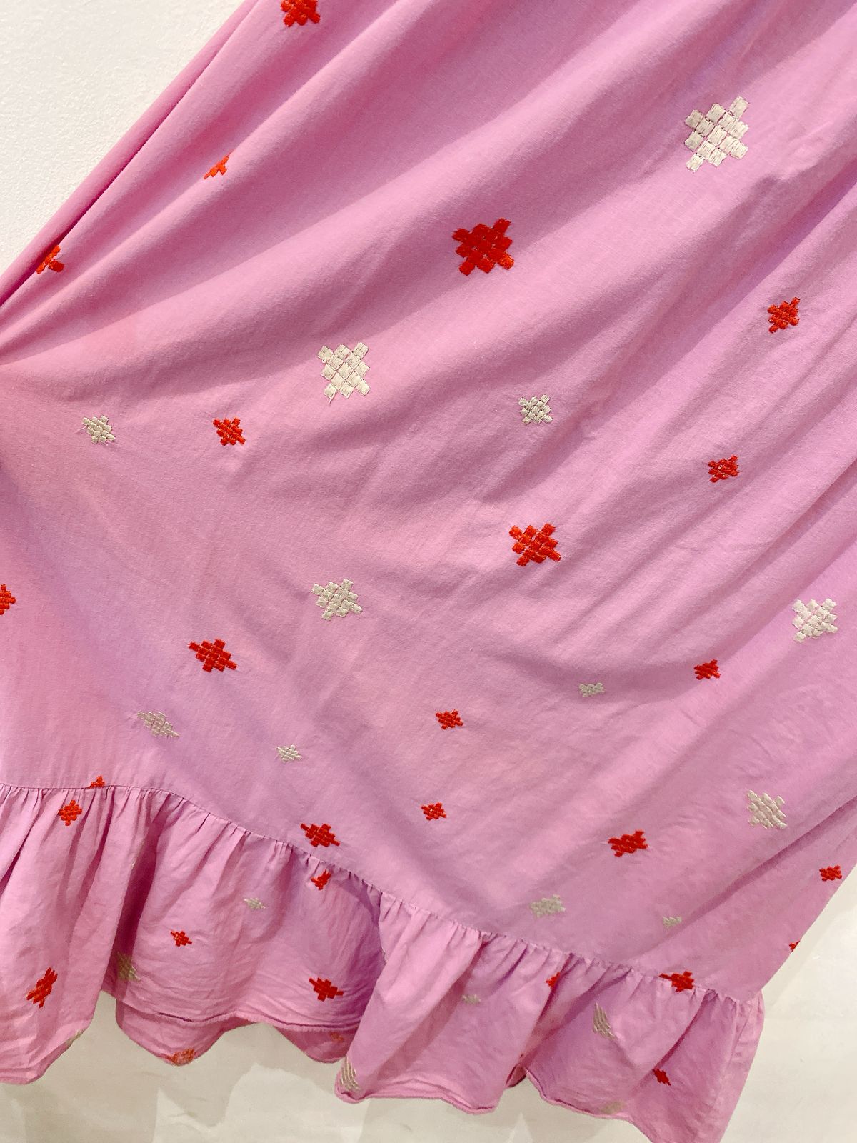 Vestido midi rosa bordado Jacobina M