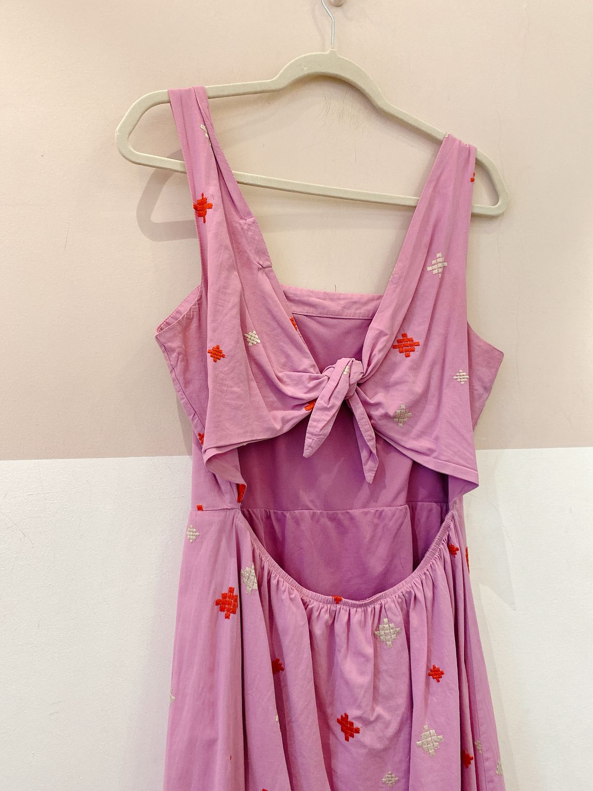 Vestido midi rosa bordado Jacobina M