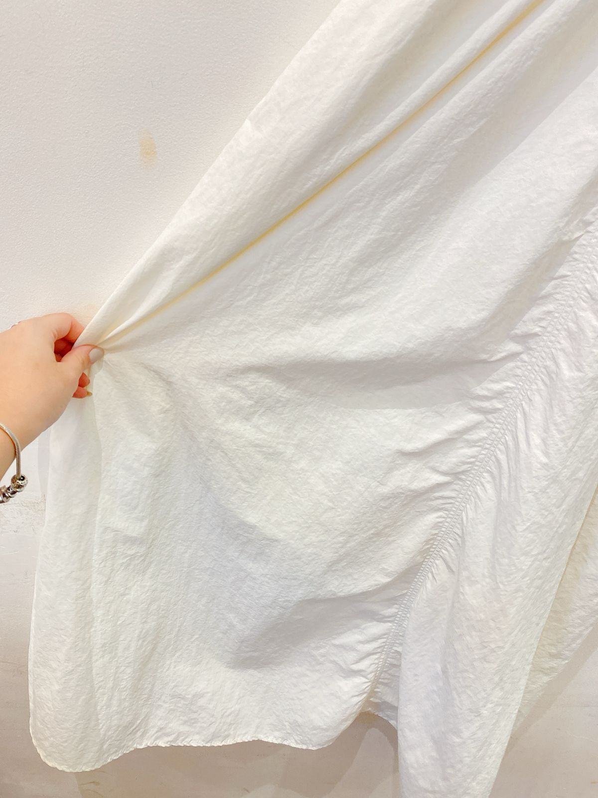 Vestido midi off white recortes Zara P