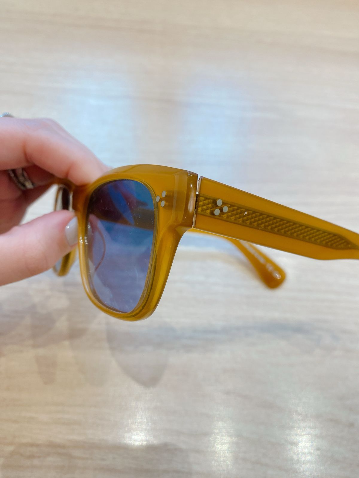 Óculos caramelo Oliver Peoples