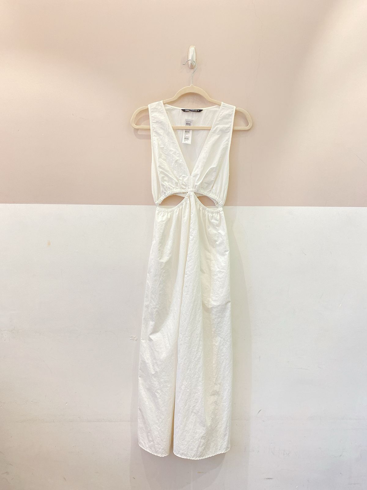 Vestido midi off white recortes Zara P