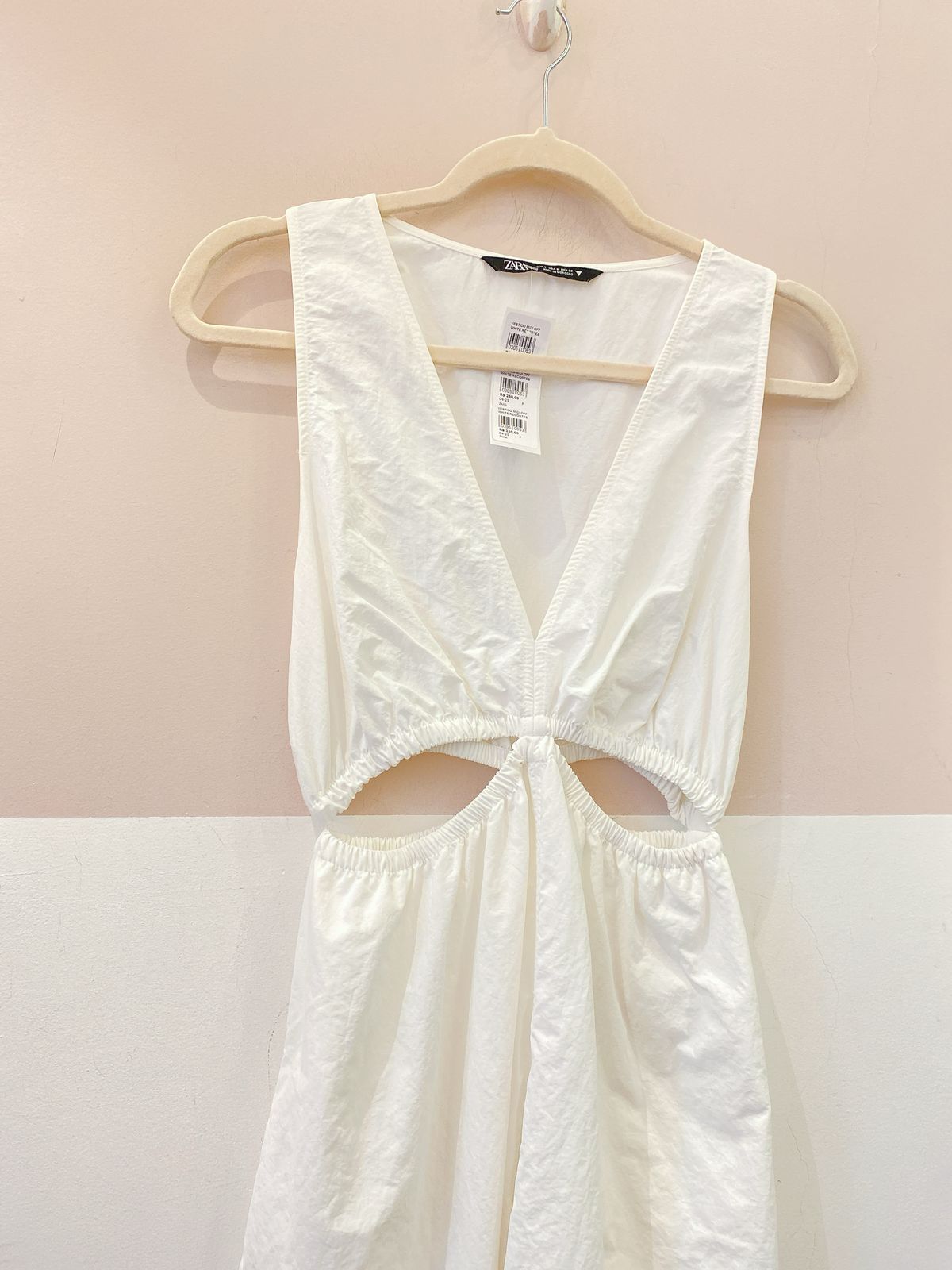 Vestido midi off white recortes Zara P
