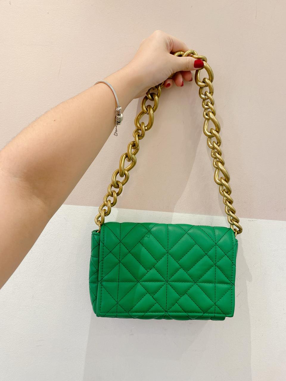 Bolsa verde matelassê Zara